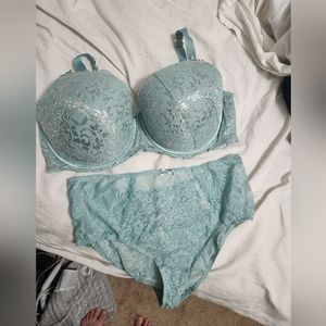 Cacique bra and panty set